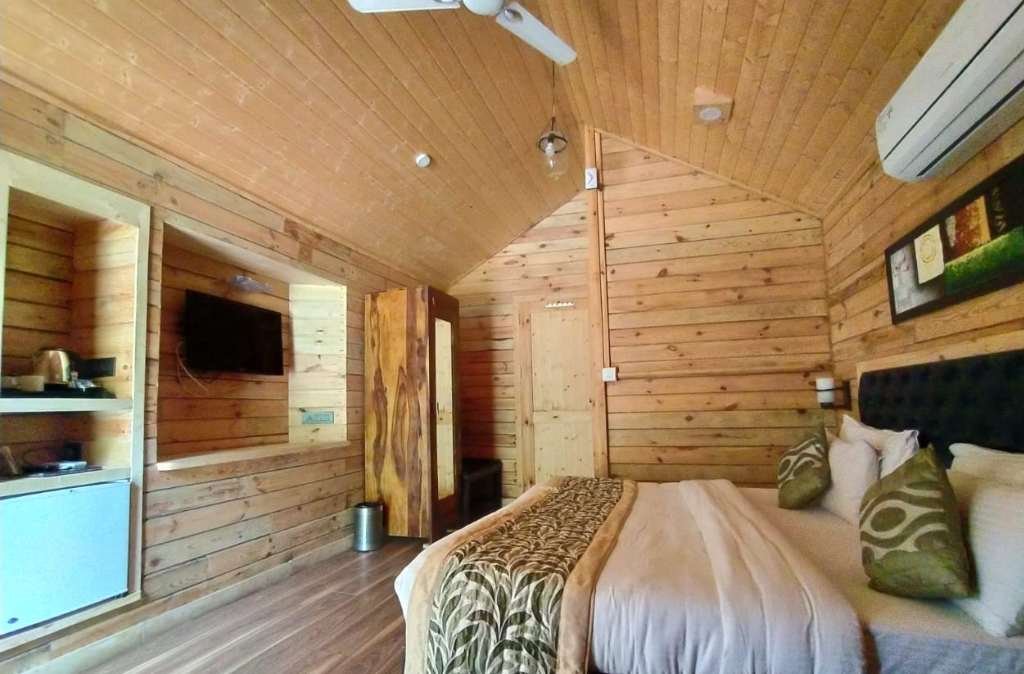 Private Cabin with dedicated workspace and garden view for remote workers in Yakten digital nomad village